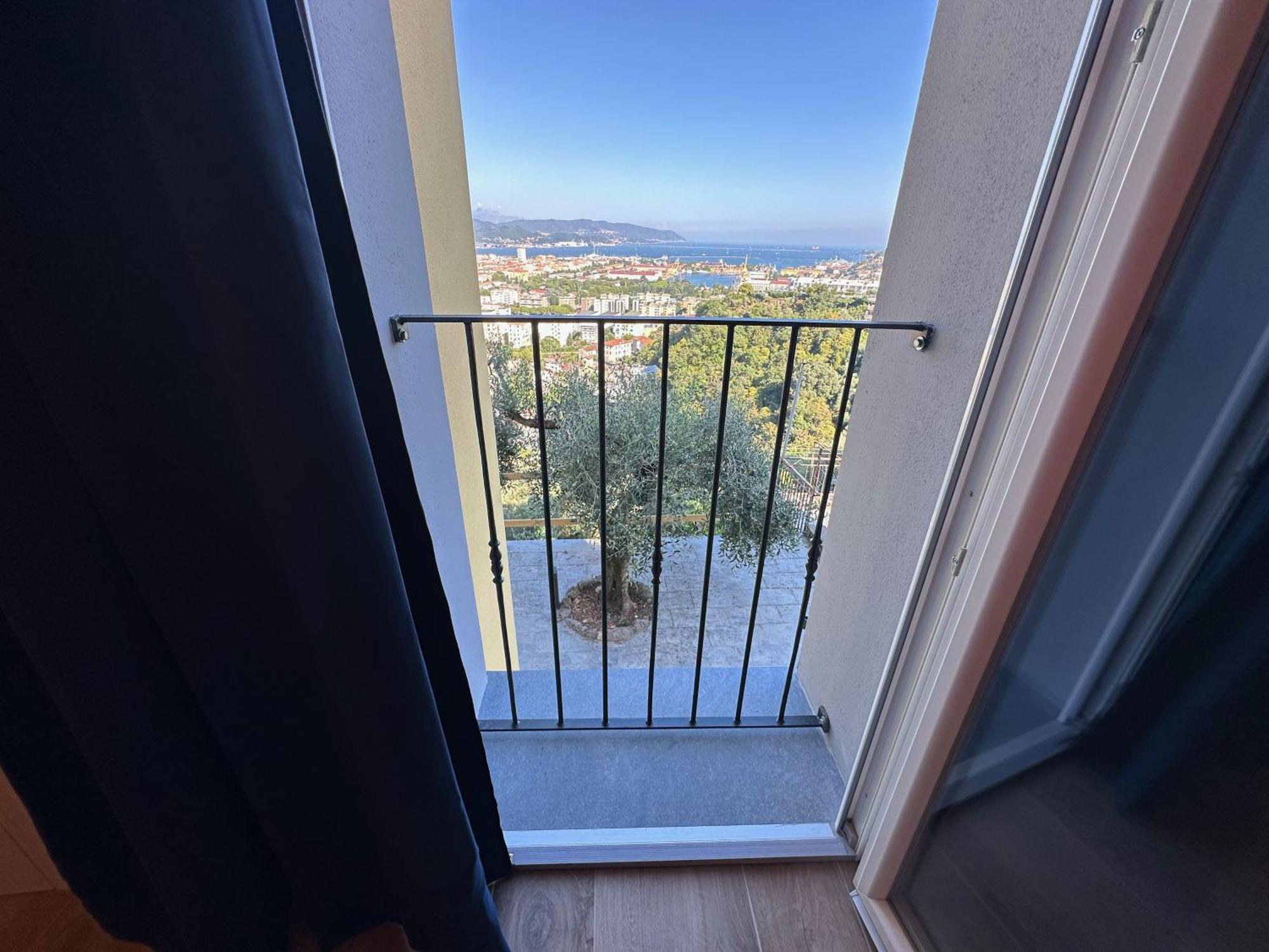88 Miglia Bed & Breakfast La Spezia Bagian luar foto